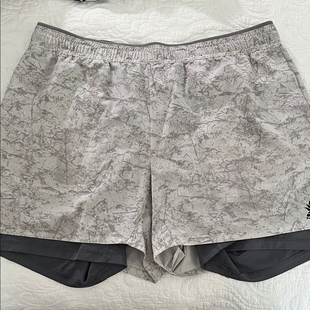 Chubbies Men’s Athletic Shorts in Gray Pattern